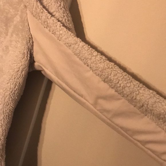 New Balance size Small Fuzzy Jacket​​ - Picture 5 of 10